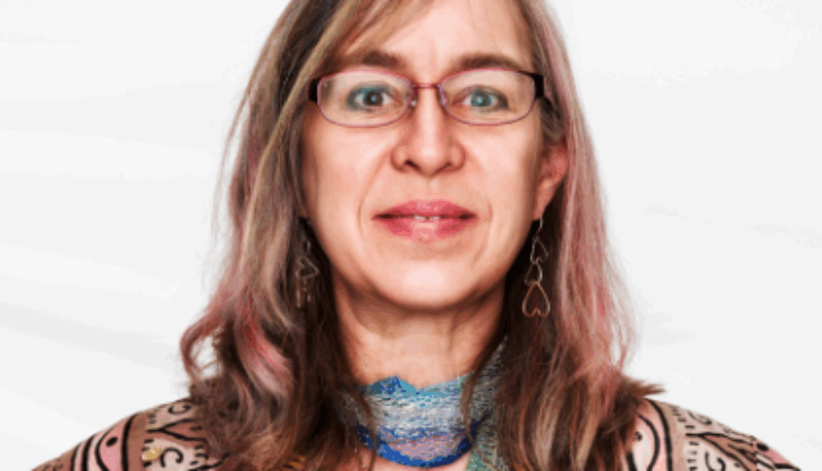 De's Headshot - DeAnna Pursai